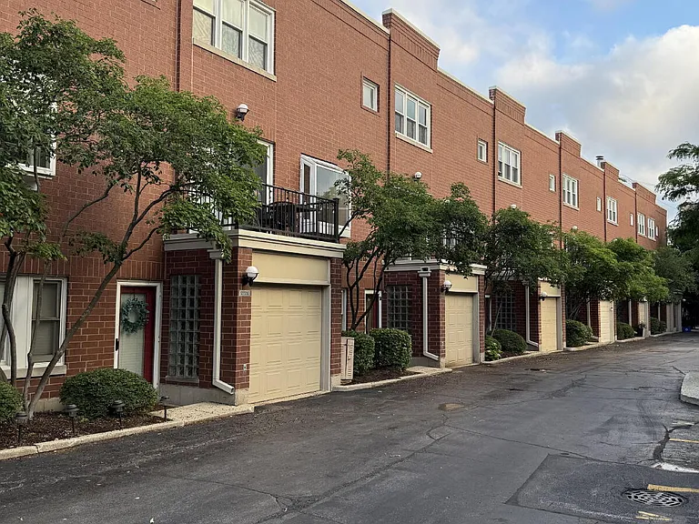 1777 W Altgeld St #F — Photo 17