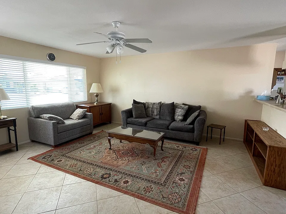 10939 W Tropicana Cir