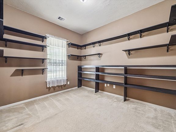 5th image of 2902 Red Maple Dr