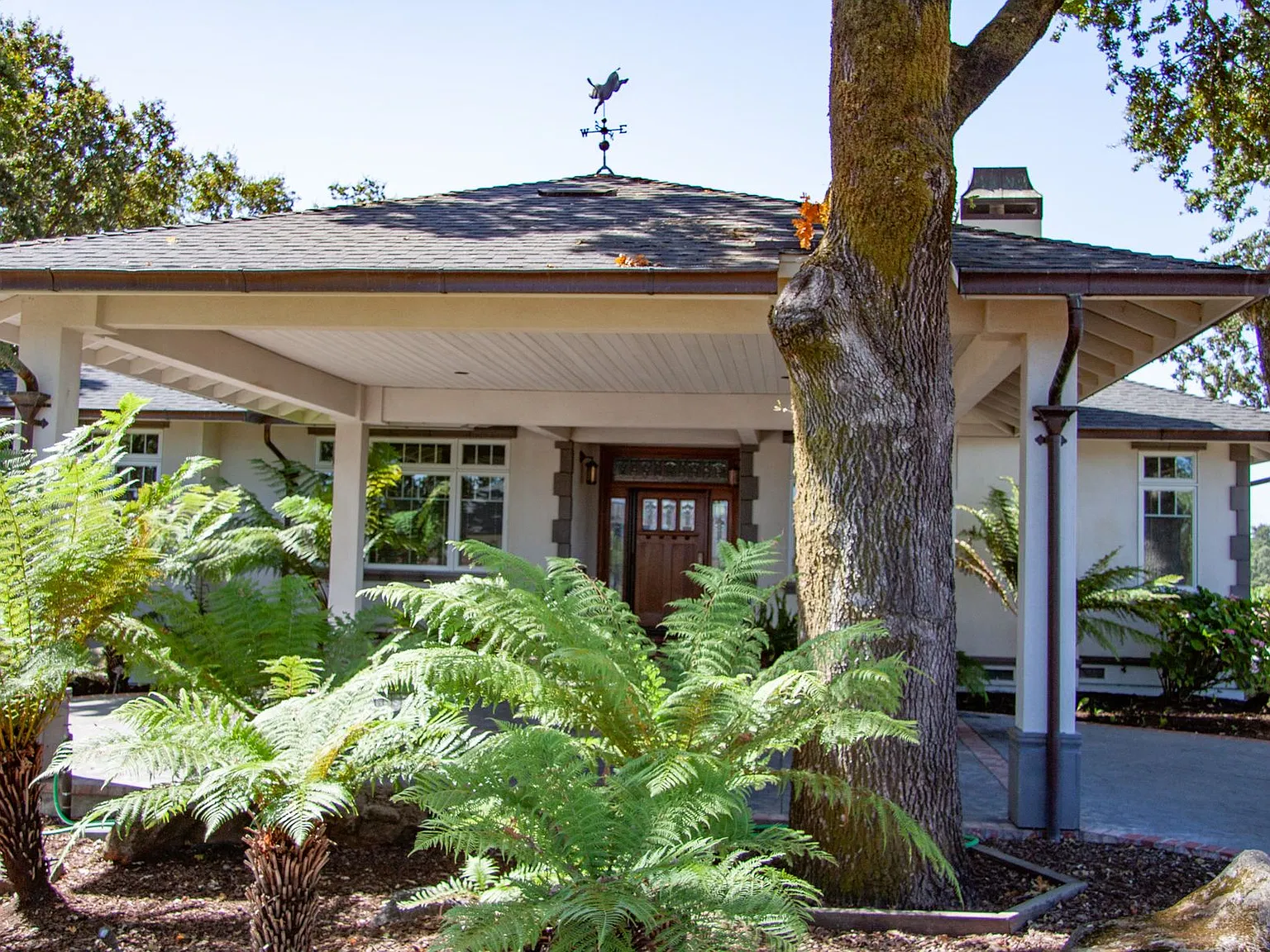 2 bed, 2.5 bath, 3200 sqft, $5,000 — Photo 3