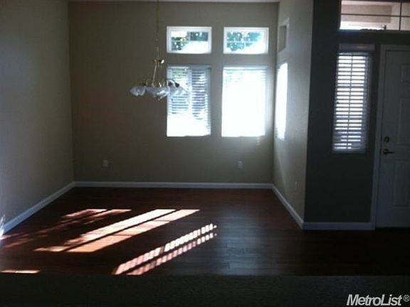 5th image of 7433 School House Ln