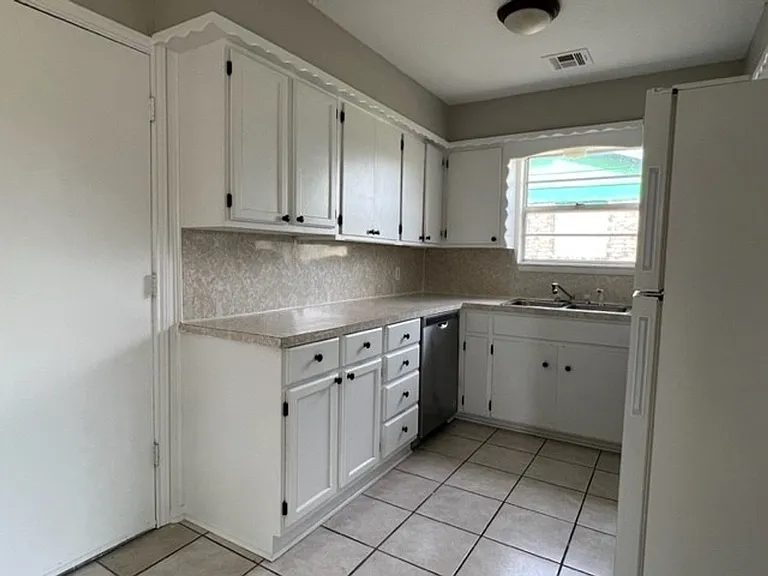 130 NE Fullerton St — Photo 5
