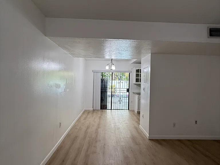 1701 W 42nd Pl #65 — Photo 3