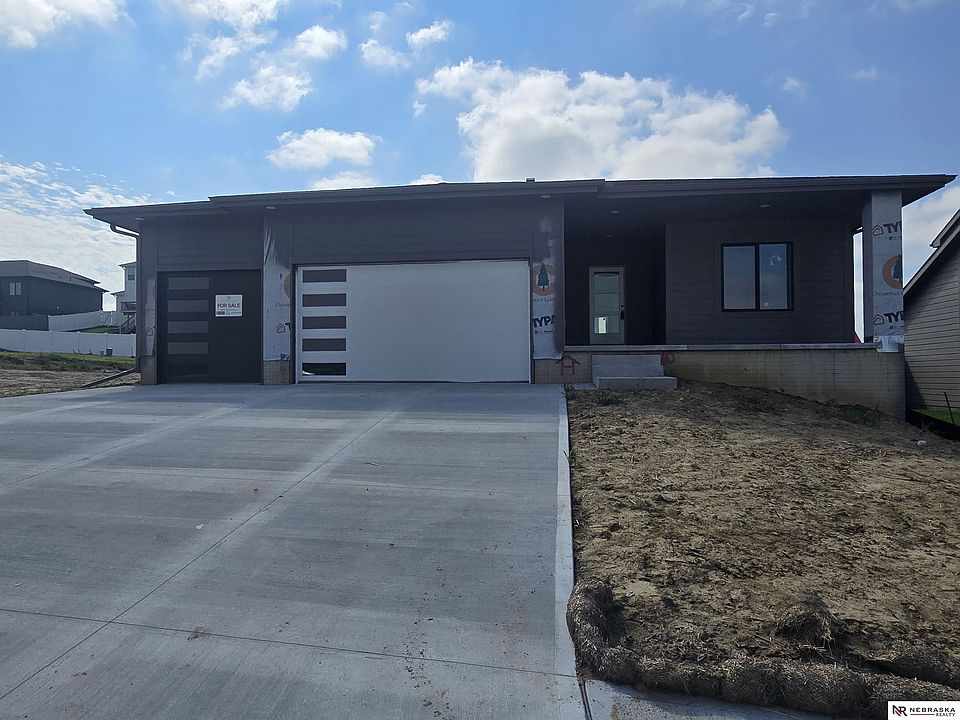 1st image of 11010 N 161st St
