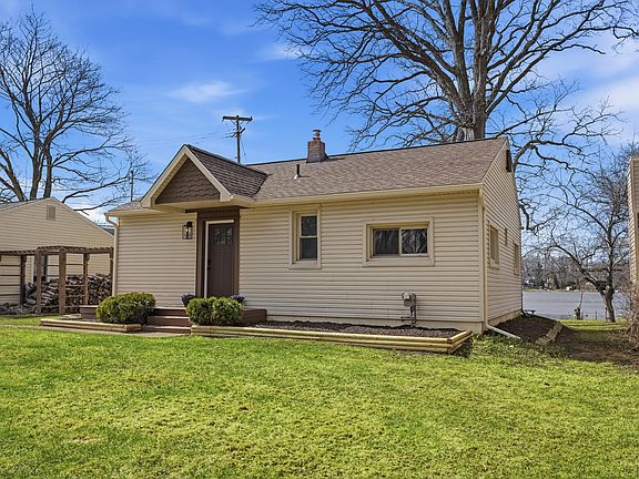 4th image of 1700 S Hughes Rd