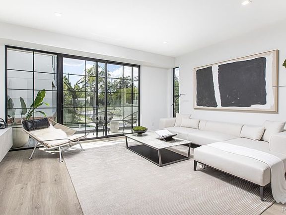 5th image of 533 E Harrison Ave #15