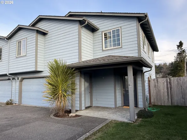 714 Pioneer Rd #4B, Brookings, OR 97415