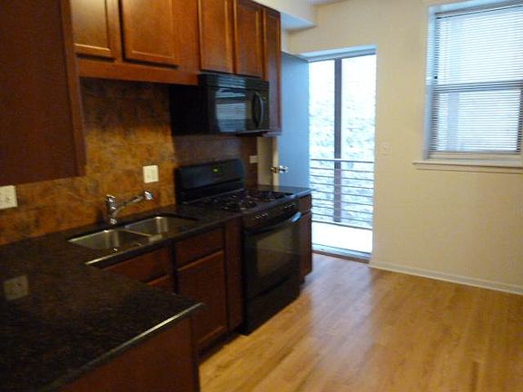 5th image of 3706 N Kenmore Ave