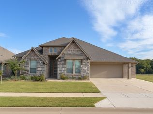 218 Oakcrest Dr, Justin, TX 76247