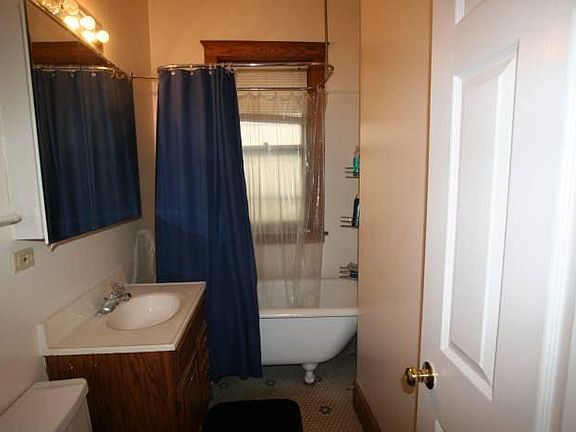 4th image of 3932 N Southport Ave #2F