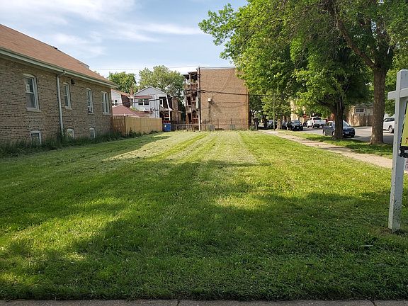 4th image of 4702 W Wrightwood Ave