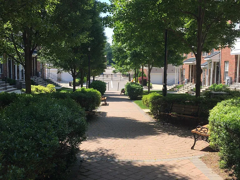 green area/gated community