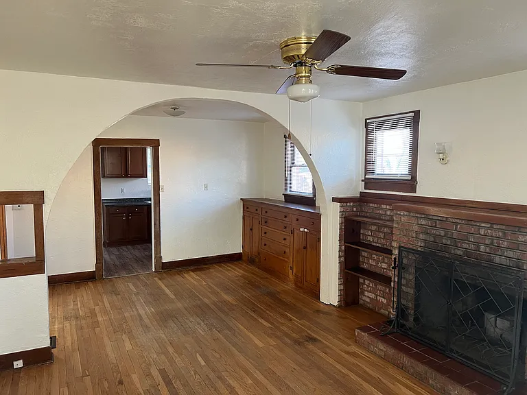 Updated, and Flexible 2-3 Bedroom Bungalow Near UNM & CNM — Photo 4