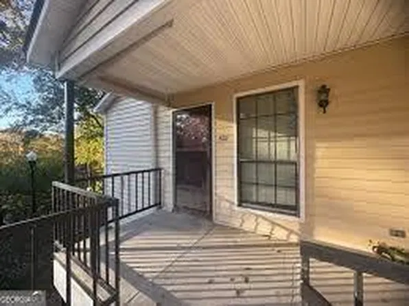 522 Windchase Ln, Stone Mountain, GA 30083