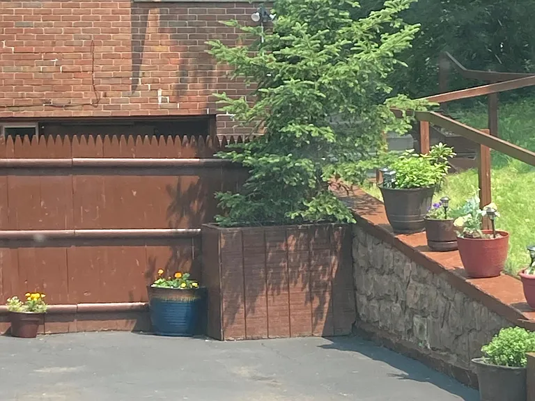 524 Ridge St — Photo 2