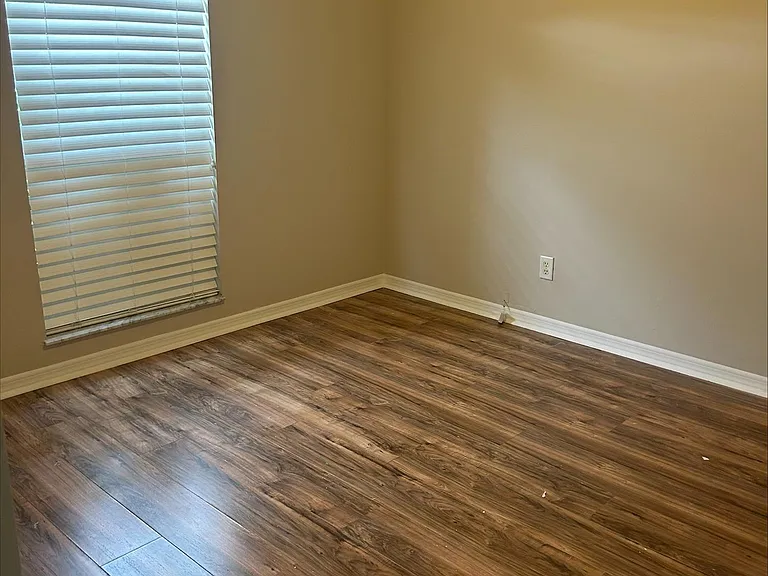 2335 SW 5th Pl — Photo 7