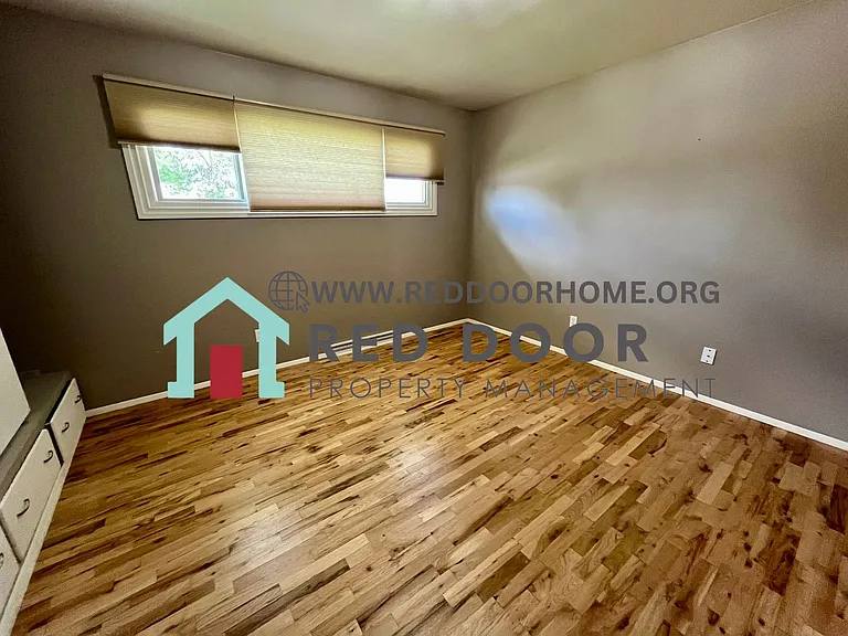 2213 4th St NE — Photo 4