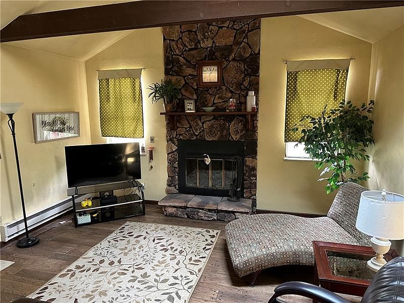 444 Locust St, Greensburg, PA 15601 Zillow