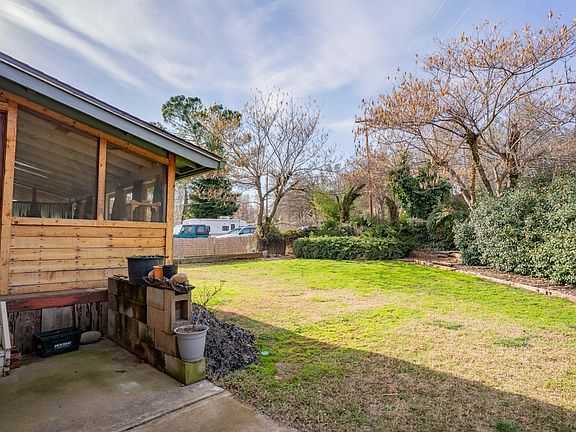 3rd image of 181 Branstetter Ln