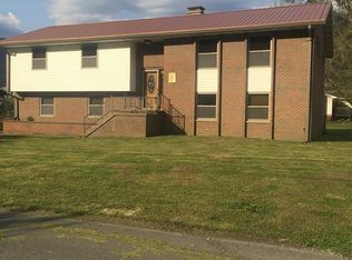16 Elm Dr, Mount Carbon, WV 25139