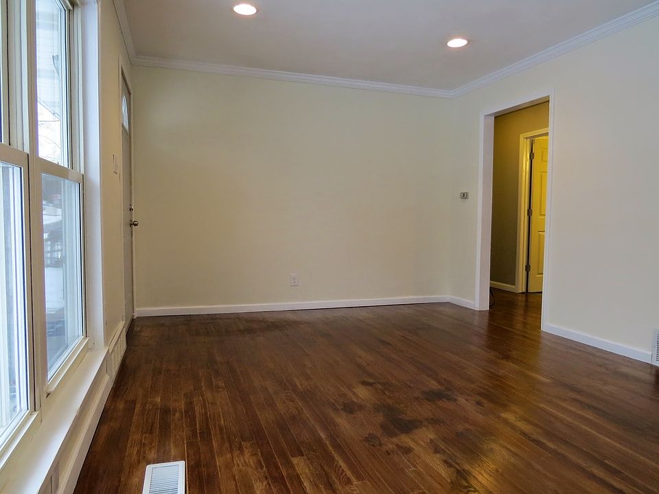 1st image of 141 Floralea Pl