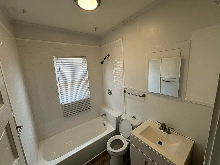 1105 Bluff St — Photo 8
