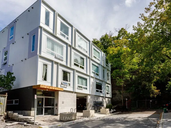 22 Perkins St #401, Ottawa, ON K1R 7G5