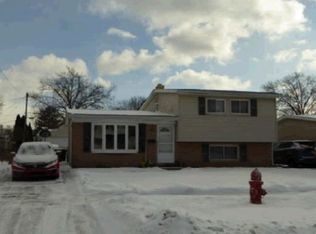 9339 Oak St, Taylor, MI 48180