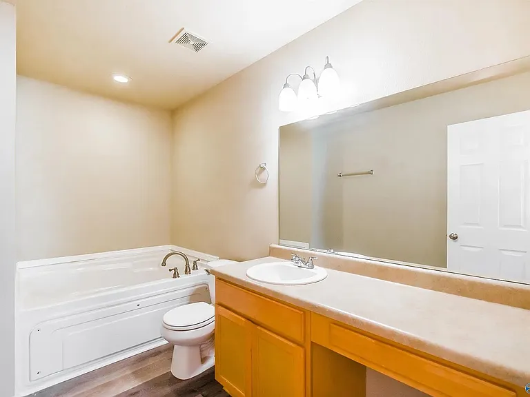 129 Farmington Dr — Photo 8
