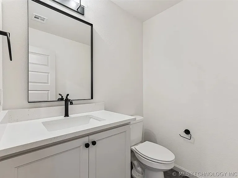 2325 E 134th Cir — Photo 72