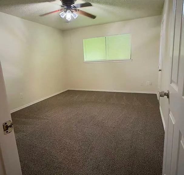 212 Darrin Dr — Photo 3