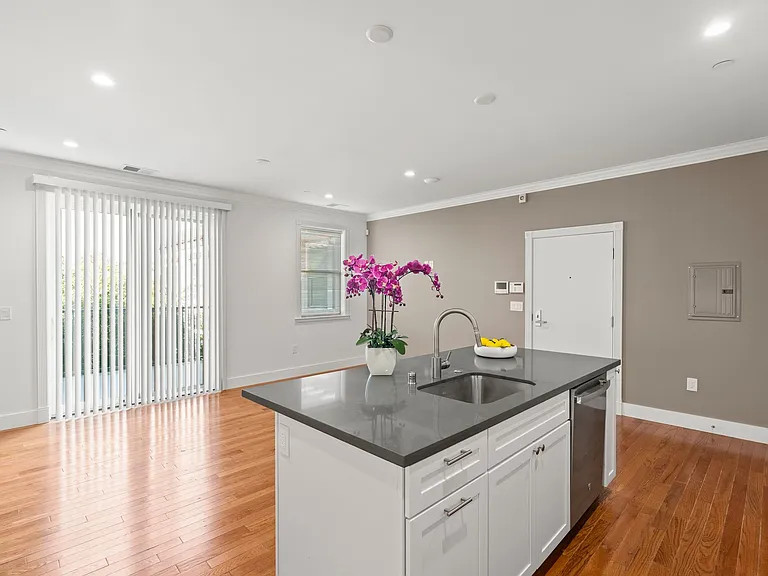 650 Mill St #204 — Photo 4