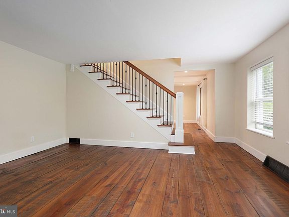 4th image of 554 N 3rd St