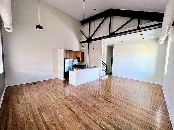 4th image of 2041 W North Ave APT 12