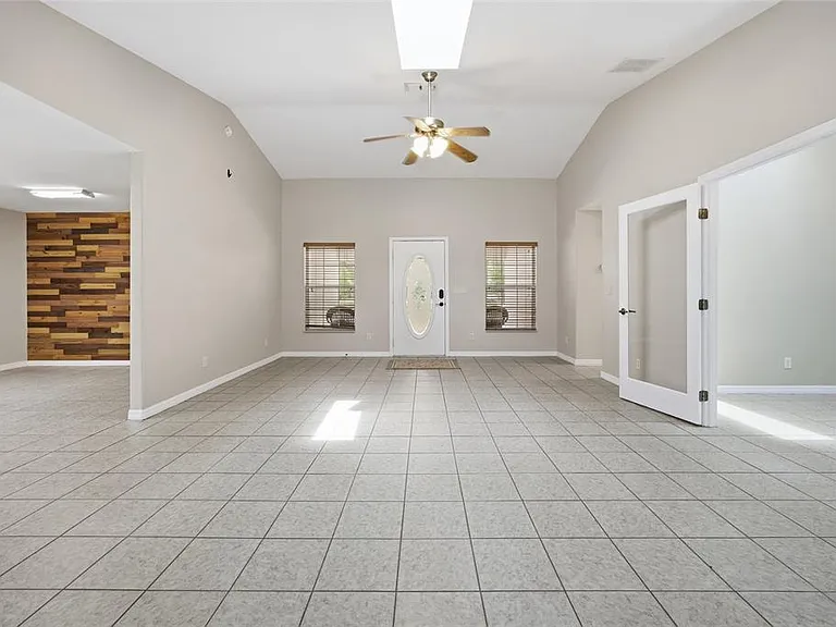 7050 NE State Road 121 — Photo 10