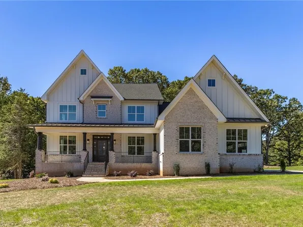 4017 Estate Dr, Lewisville, NC 27023