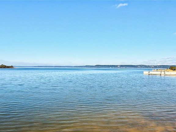 4th image of 110 Lakeshore Dr