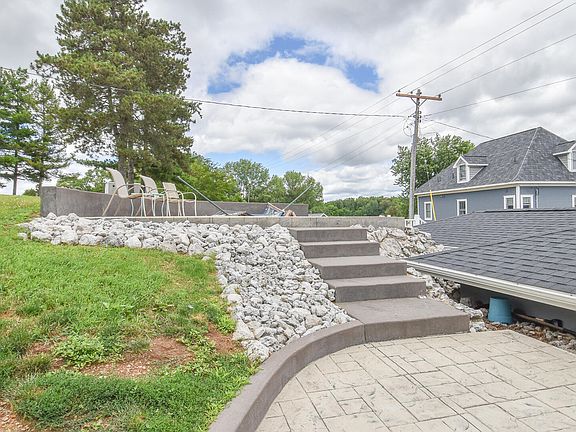 3rd image of 190 Bluegill Ln