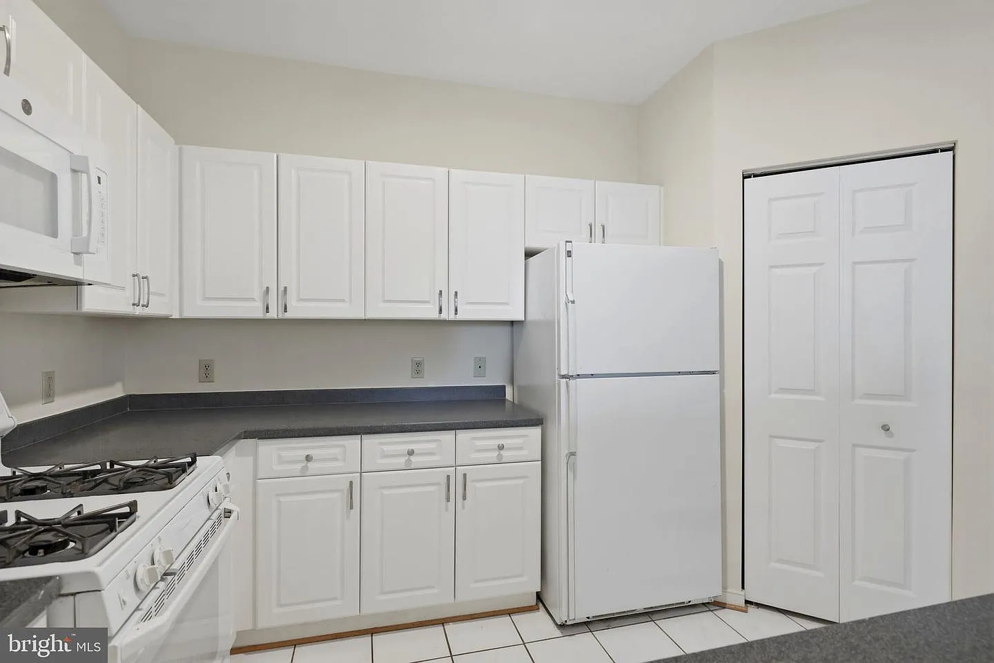 2 bed, 2.0 bath, 1053 sqft, $2,600 — Photo 4