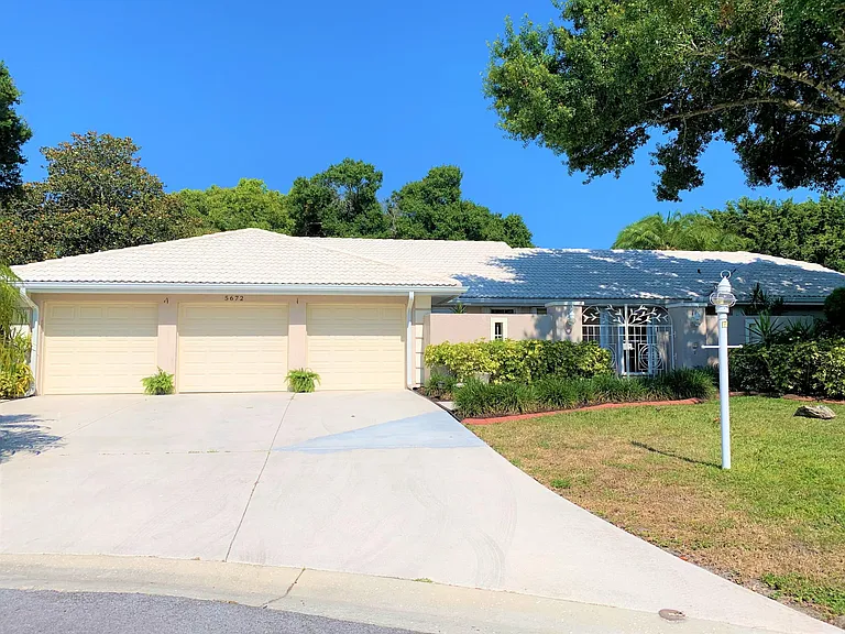 5672 Country Lakes Dr — Photo 3