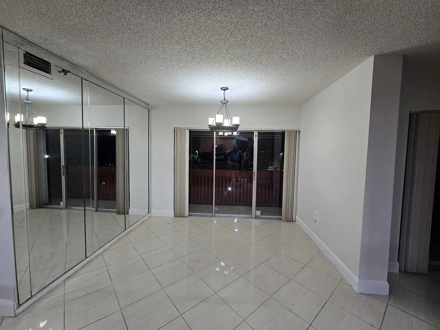 3 bed, 2.0 bath, 1228 sqft, $2,600 — Photo 3