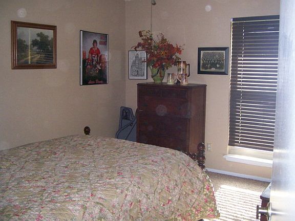 5th image of 8838 Holiday Dr