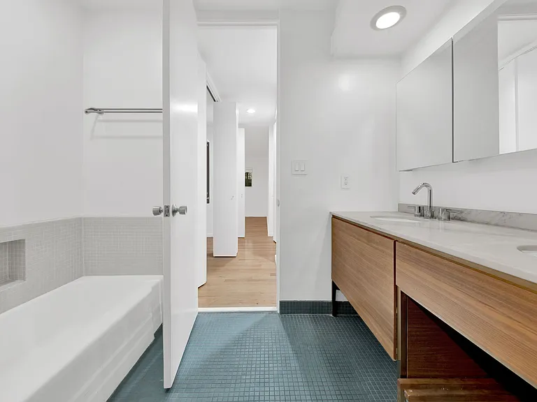 1147 N Clark St #206 — Photo 43