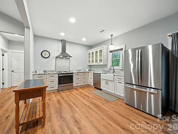 4th image of 1327 Scenic Ln