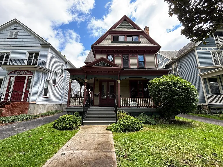 27 Vick Park #B — Photo 1