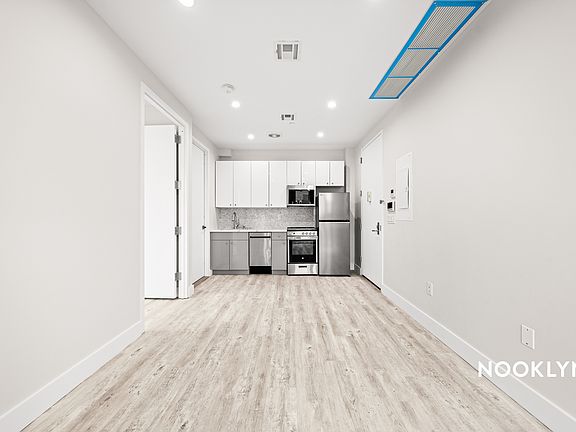 3rd image of 948 Bergen St #4B