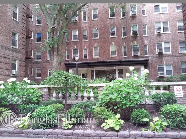 1615 Avenue I image 1 of 2