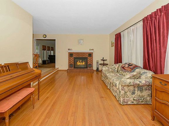 3rd image of 6 Wrana Ln