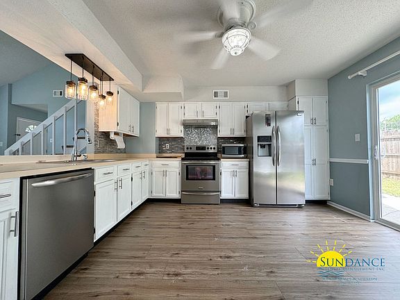 5th image of 419 Village Ct