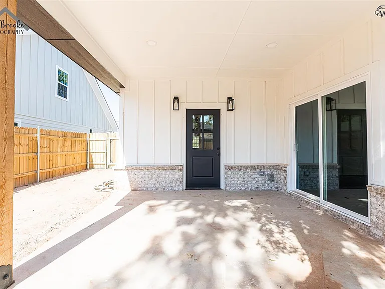 103 W Aldine St — Photo 28